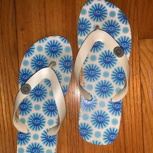 Ugg flip flops